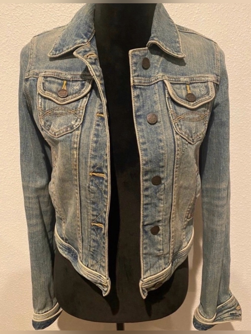 Women’s Abercrombie & Fitch Classic Light Wash Denim Jacket (Size S)